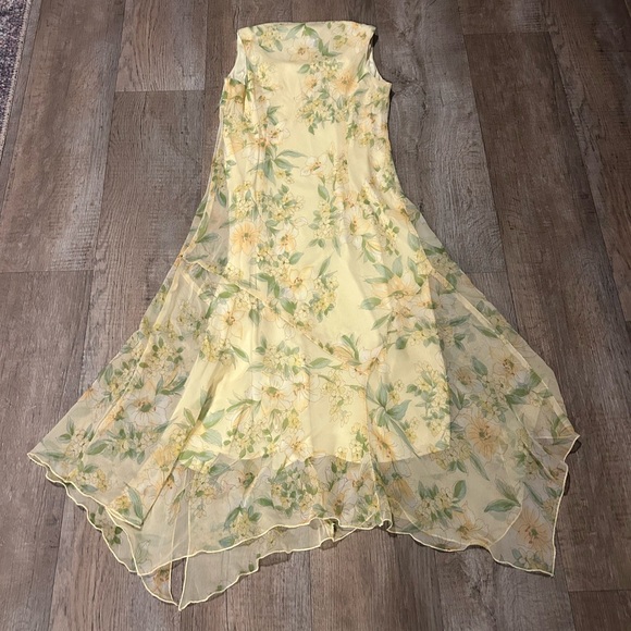 Yellow floral midi dress with ruffle hem and sheer overlay fairy - Picture 7 of 8
